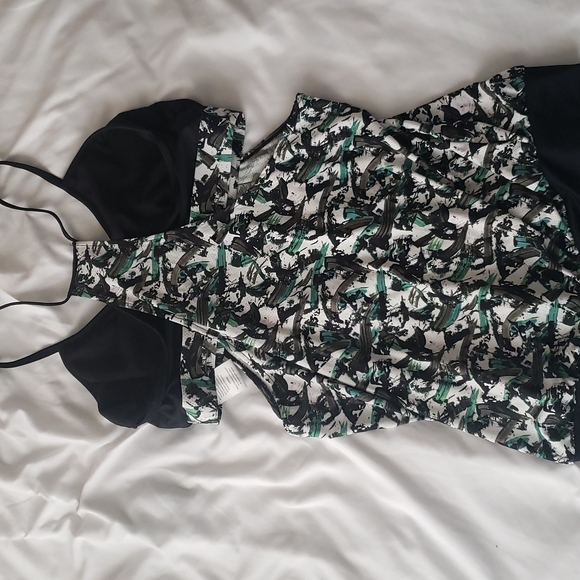 Tankini size 6 - Picture 3 of 4